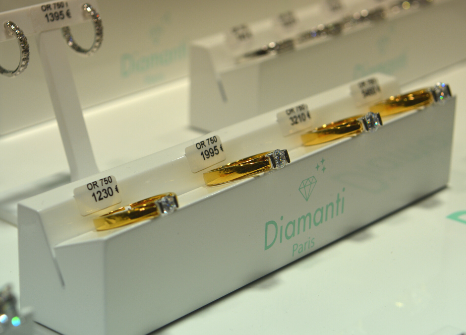 NOUVEAU : le Diamant synthétique investit les bijouteries.