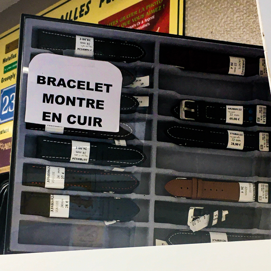 bracelet montre en cuir_idées cadeaux maroquinerie__Point Services poitiers bracelet montre en cuir_idées cadeaux maroquinerie__Point Services poitiers