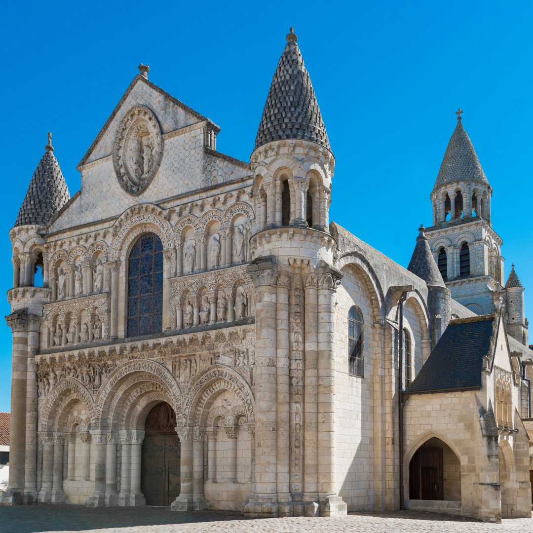 Galerie Beaulieu Poitiers _ Eglise Notre Dame - crédit photo : Adobe Stock Galerie Beaulieu Poitiers _ Eglise Notre Dame