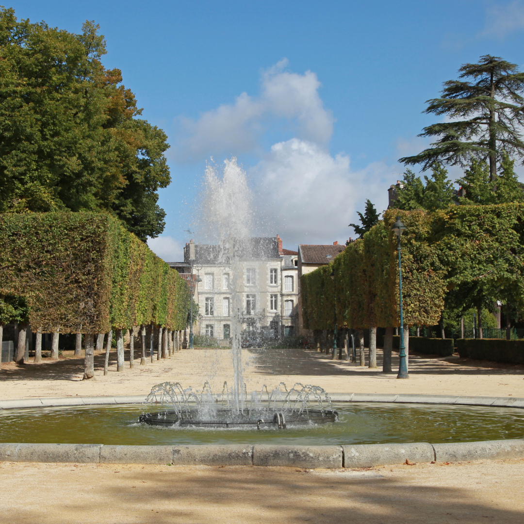 Parc de Blossac - Poitiers - crédit photo : Adobe stock